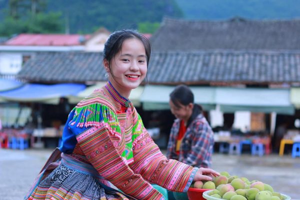 Cô gái bán lê hà giang