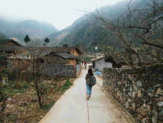 Nhà của Pao mang nét huyền bí mộc mạc đặc trưng ở cao nguyên Đá