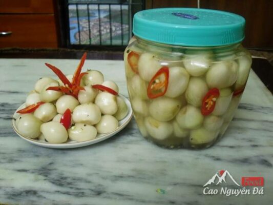 Cách làm hành muối giòn ngon, không bị thâm vỏ chuẩn bị cái tết tươm tất