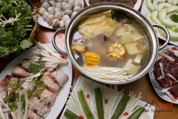 Cách nấu lẩu gà thập cẩm nóng hổi xua tan cái giá lạnh của mùa đông