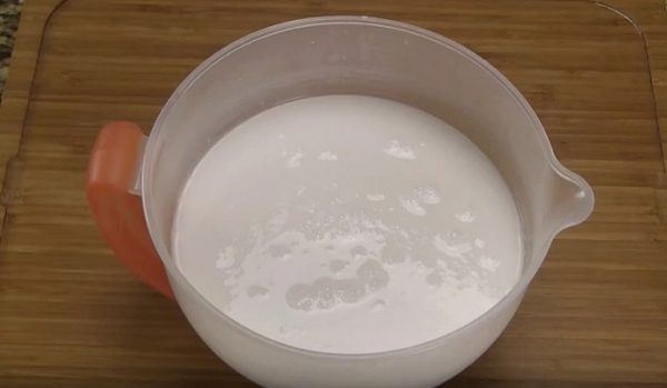 Cách làm bánh cuốn nóng tại nhà bằng chảo chống dính