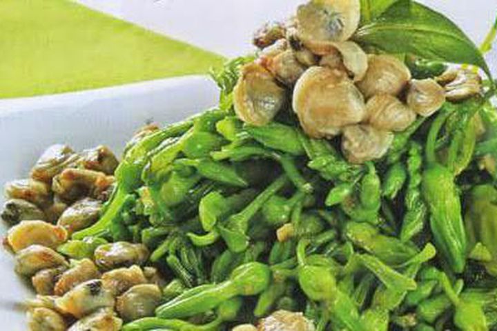 Cách làm hến xào hoa thiên lý giải nhiệt mùa hè tốt nhất
