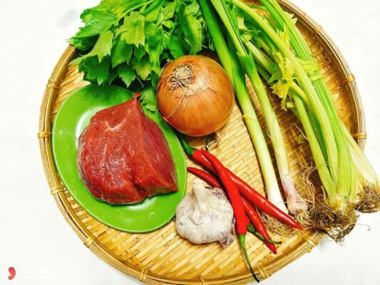 Cách làm thịt bò xào cần tây thơm ngon bổ dưỡng cho cả nhà