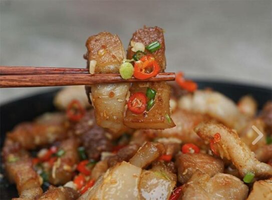 Cách làm thịt lợn xào xả ớt cay ngon đậm đà cho bữa cơm gia đình