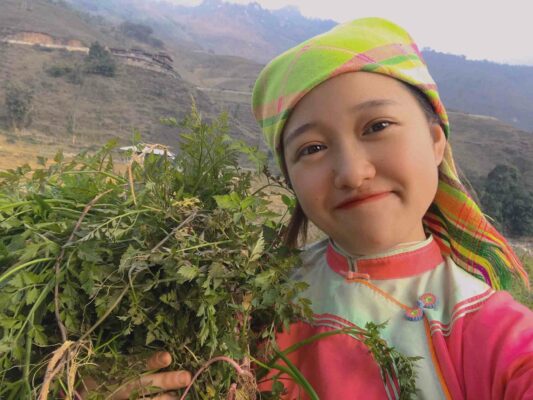 Trải nghiệm tour du lịch online cùng với cô gái dân tộc giáy tại Sapa. Hướng giáy sa pa