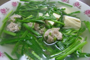 Cách nấu Canh hẹ đậu hũ ngon thanh mát dễ làm giải nhiệt ngày hè nóng nực