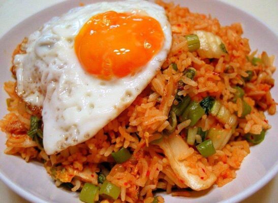 Cách Làm Cơm Rang Kim Chi chua cay giòn ngon